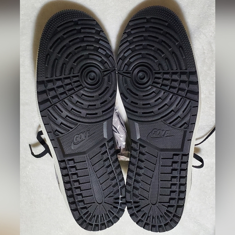 Air Jordan 1 Low Golf Shoes - Picture 7 of 9
